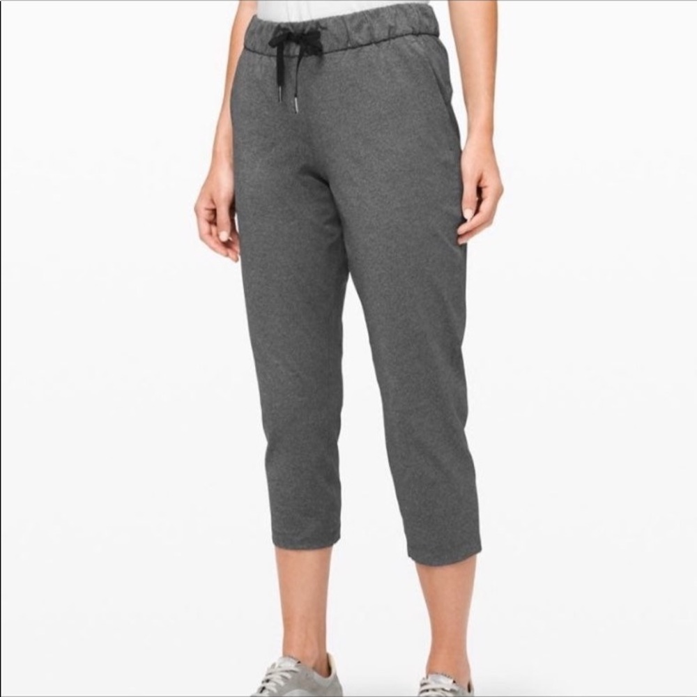 Lululemon On the Fly cropped pants